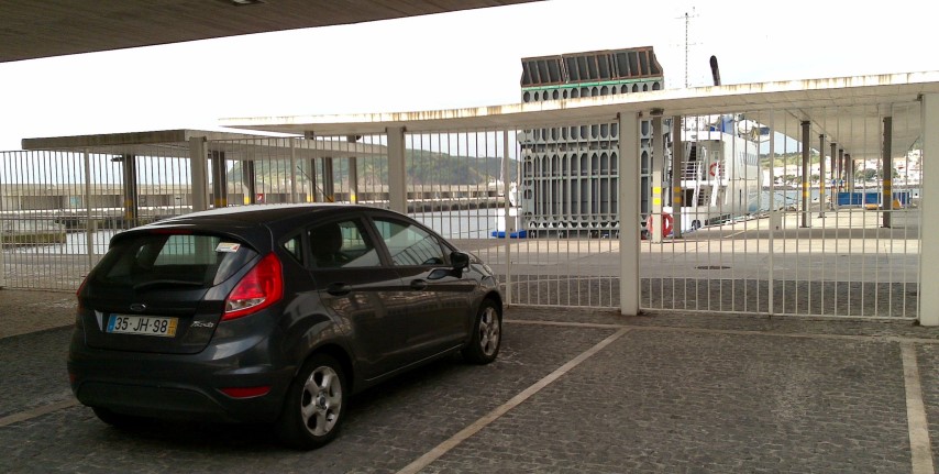 vor der Fähre nach Pico
