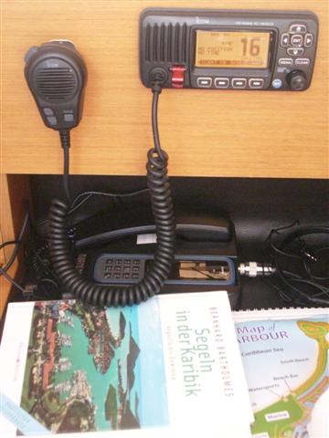 VHF und Sat-Telefon installiert