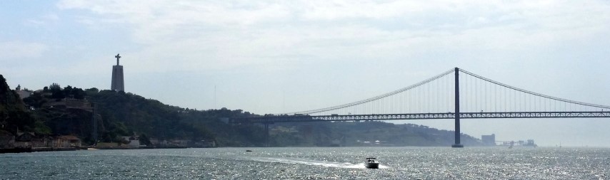 Brücke und Statue